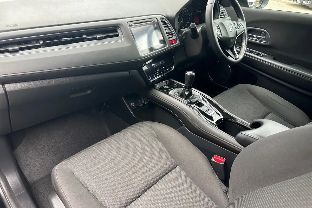 2018-honda-hr-v-16-i-dtec-se-navi-big-3