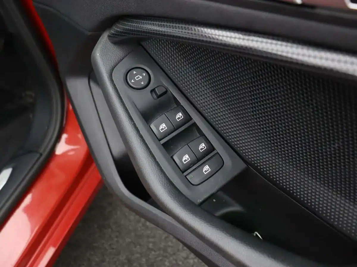 2022-bmw-1-series-15td-116d-sport-dct-big-22