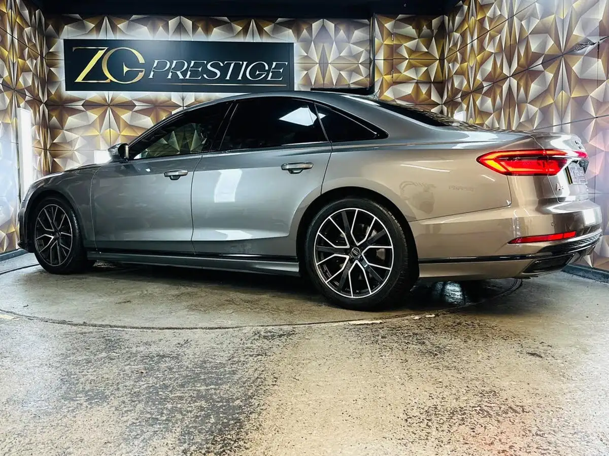 2020-audi-a8-30-55-tfsi-black-edition-big-10