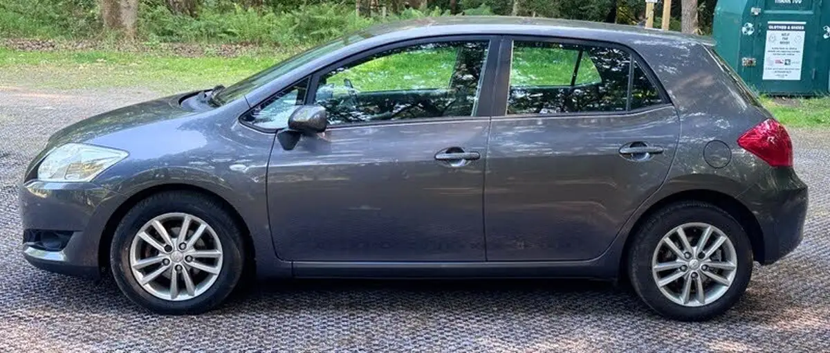 2009-toyota-auris-133-vvt-i-tr-5d-big-9
