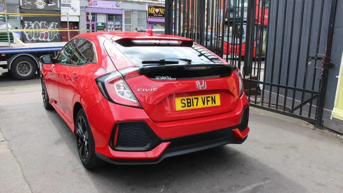 2017-honda-civic-10-vtec-turbo-sr-cvt-big-15