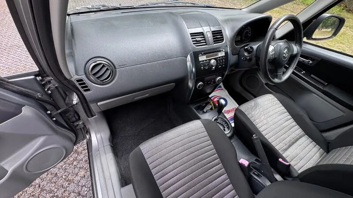 2010-suzuki-sx4-16-sz4-hatchback-5d-auto-big-25