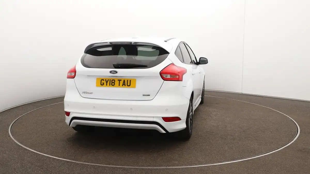 2018-ford-focus-10t-st-line-140ps-hatchback-big-55