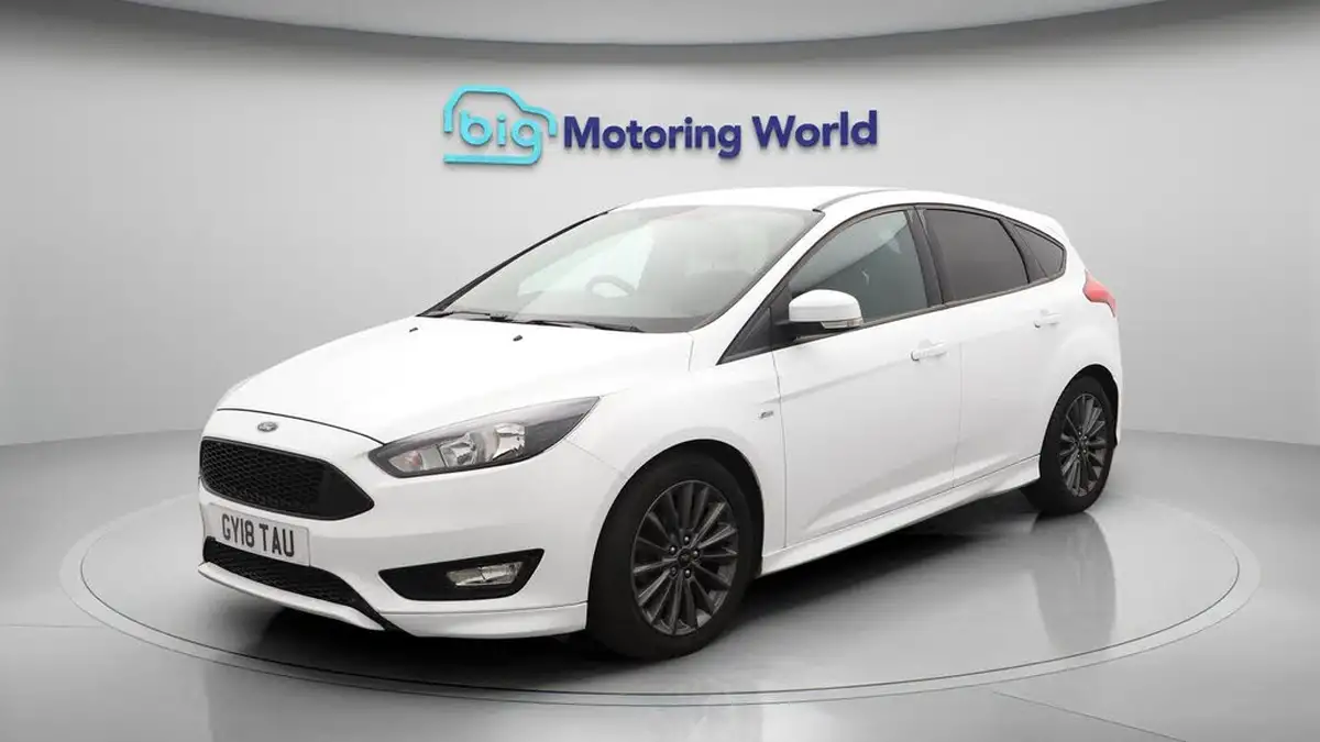 2018-ford-focus-10t-st-line-140ps-hatchback-big-3