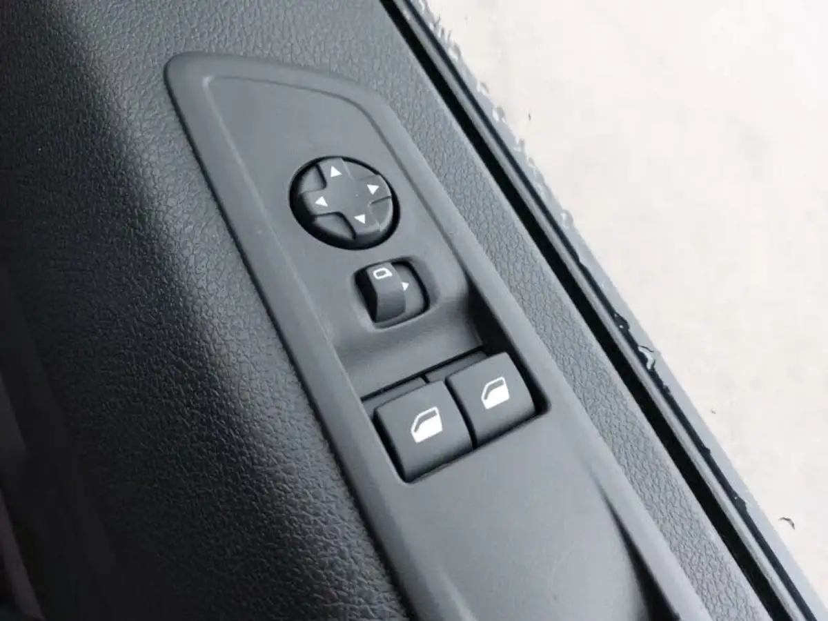 2024-peugeot-expert-15-bluehdi-professional-long-big-11