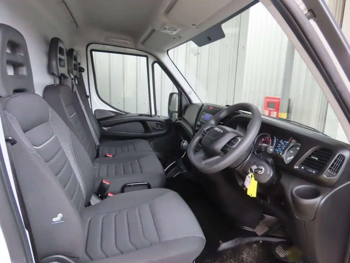 2024-iveco-daily-s-class-23td-35s14v-business-3520lmm-h2-136pseu6dt-big-19