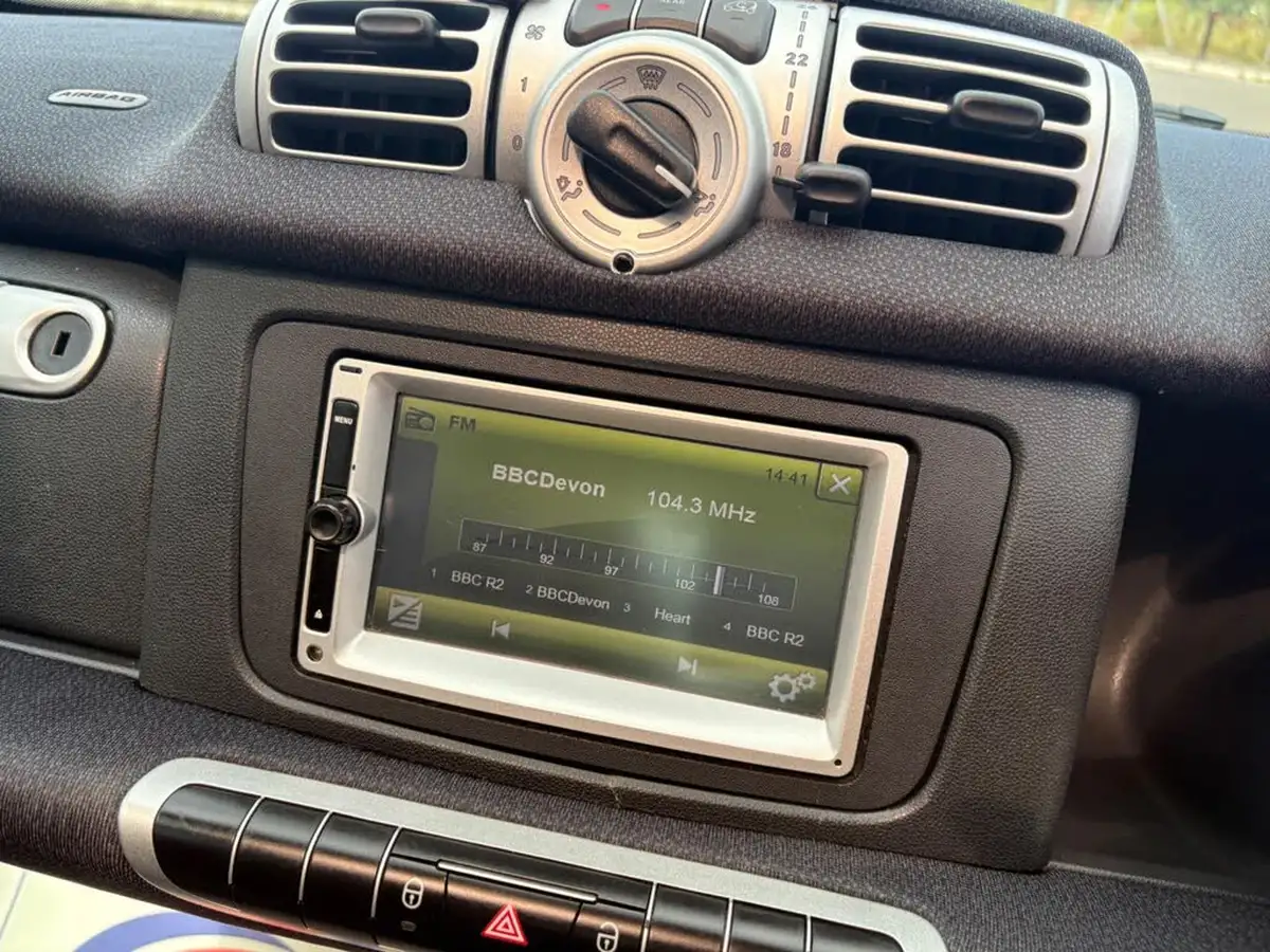 2014-smart-fortwo-10-grandstyle-mhd-71bhp-coupe-big-17
