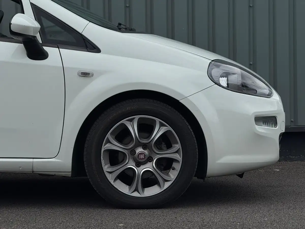 2016-fiat-punto-14-easy-5d-big-17