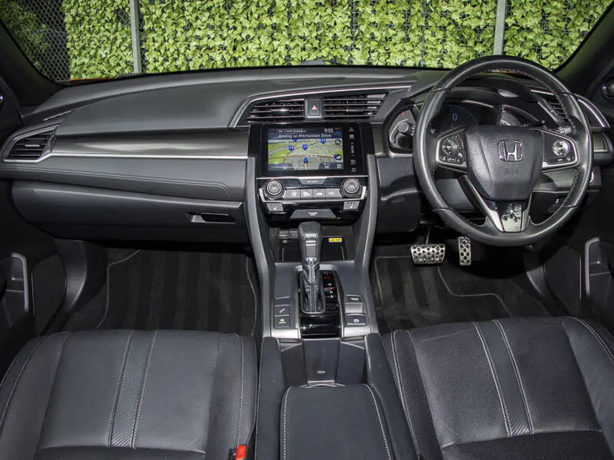 2019-honda-civic-15-vtec-turbo-prestige-cvt-big-4