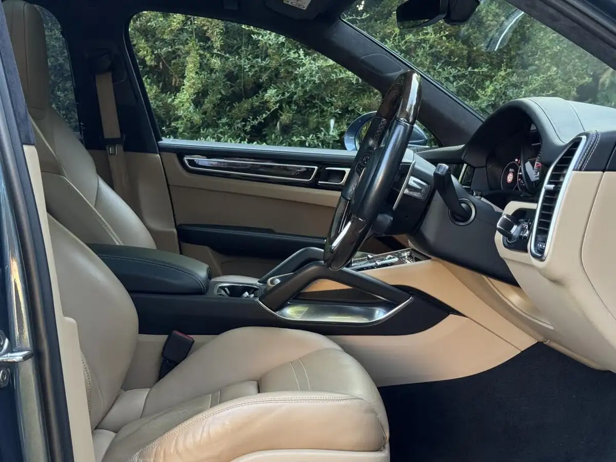 2018-porsche-cayenne-40-v8-turbo-big-47