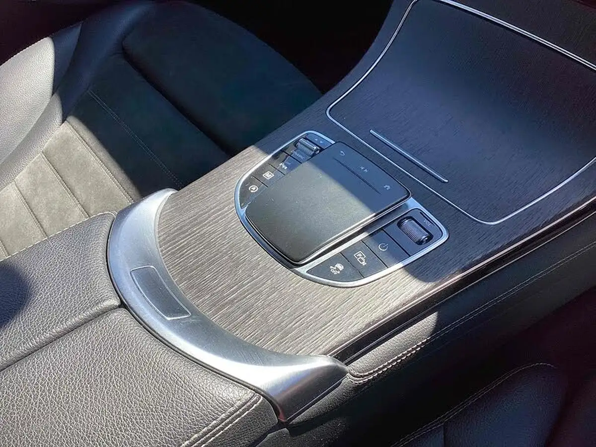 2021-mercedes-benz-glc-class-20d-glc220d-amg-line-station-wagon-5d-1950cc-4matic-plus-big-35
