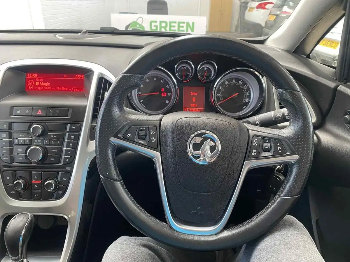 2013-vauxhall-astra-16-sri-vvt-16v-115ps-hatchback-auto-big-22