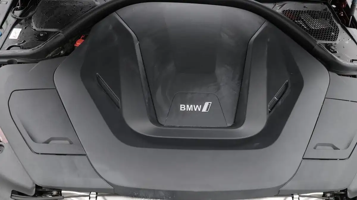 2022-bmw-i4-e-edrive40-m-sport-big-19