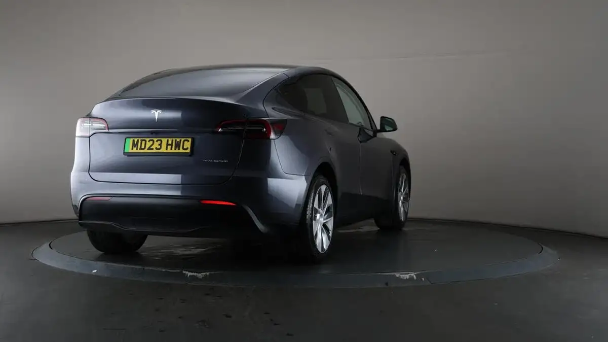 2023-tesla-model-y-e-long-range-big-71