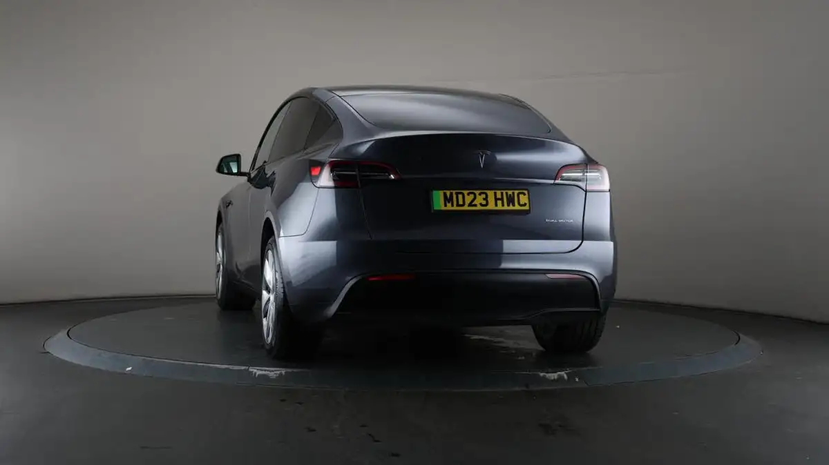 2023-tesla-model-y-e-long-range-big-47