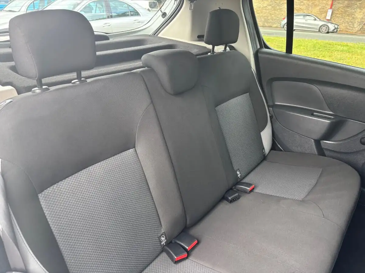 2016-dacia-sandero-12-ambiance-big-13