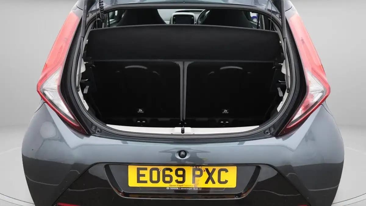 2019-toyota-aygo-10-vvt-i-x-play-tss-x-shift-big-17