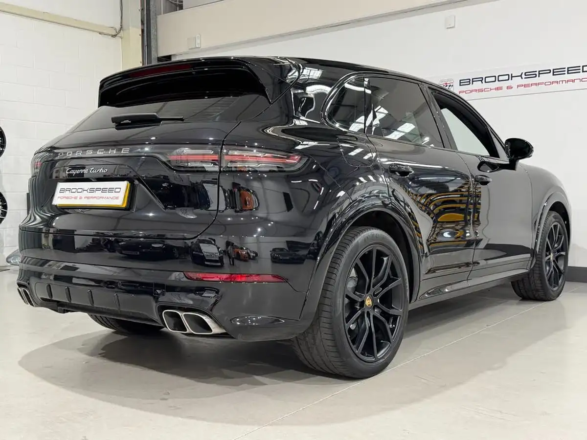 2022-porsche-cayenne-40-v8-turbo-station-wagon-big-6