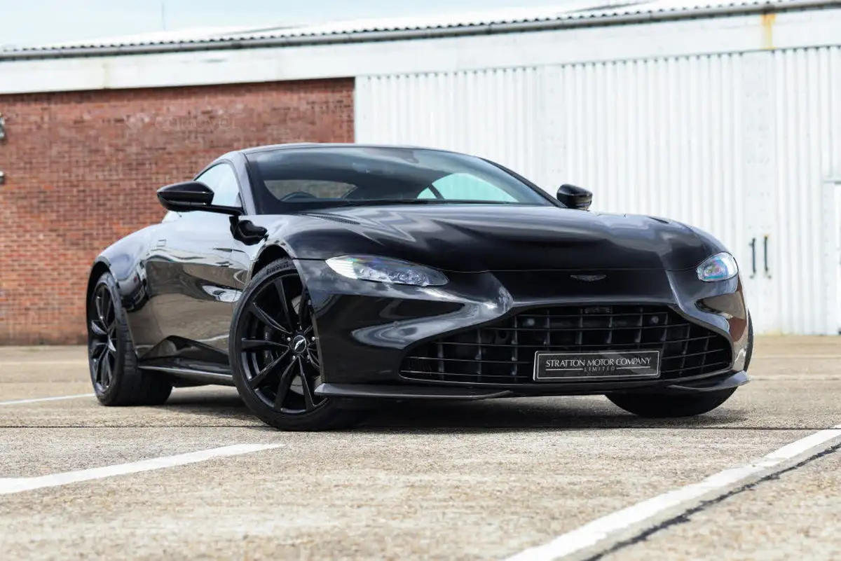2021-aston-martin-vantage-40-v8-vantage-coupe-big-1