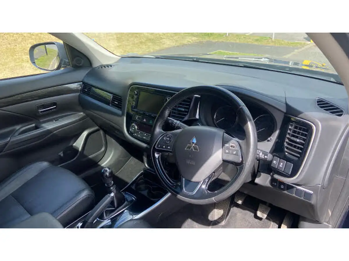 2017-mitsubishi-outlander-22di-d-4-big-10