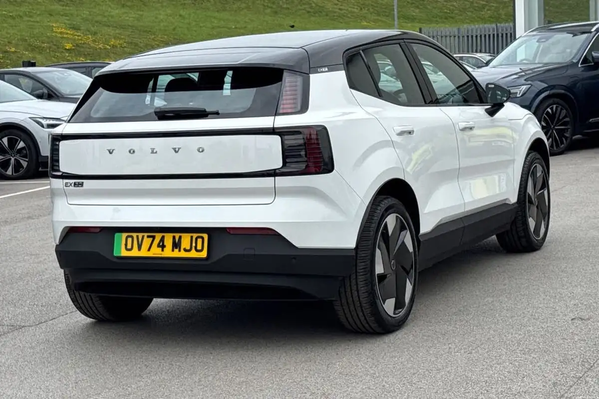 2024-volvo-ex30-e-single-motor-plus-extended-range-big-39