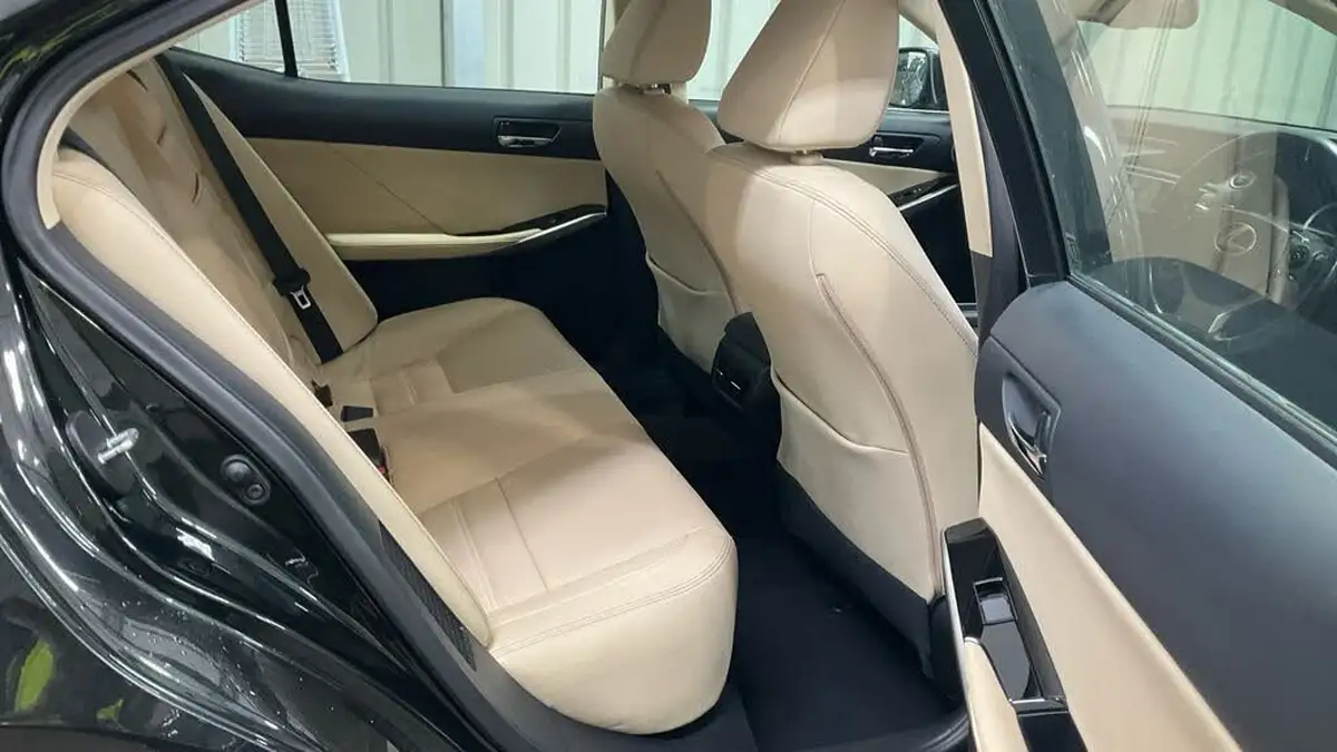 2016-lexus-is-300h-25-advance-big-12