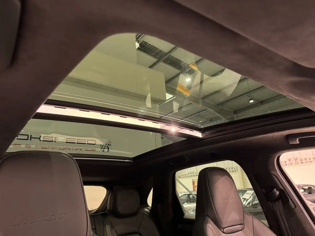 2022-porsche-cayenne-40-v8-turbo-station-wagon-big-34