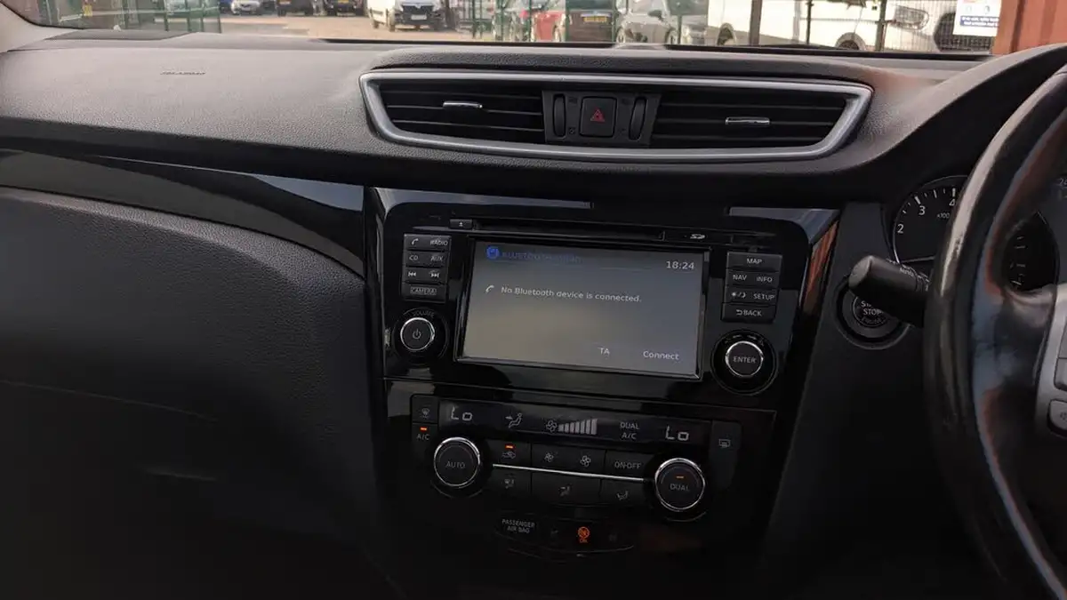 2014-nissan-qashqai-12-acenta-premium-big-43