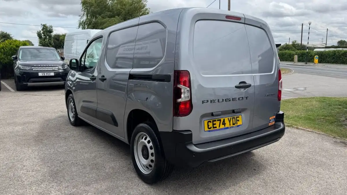 2024-peugeot-partner-15-bluehdi-professional-100pseu6d-big-21