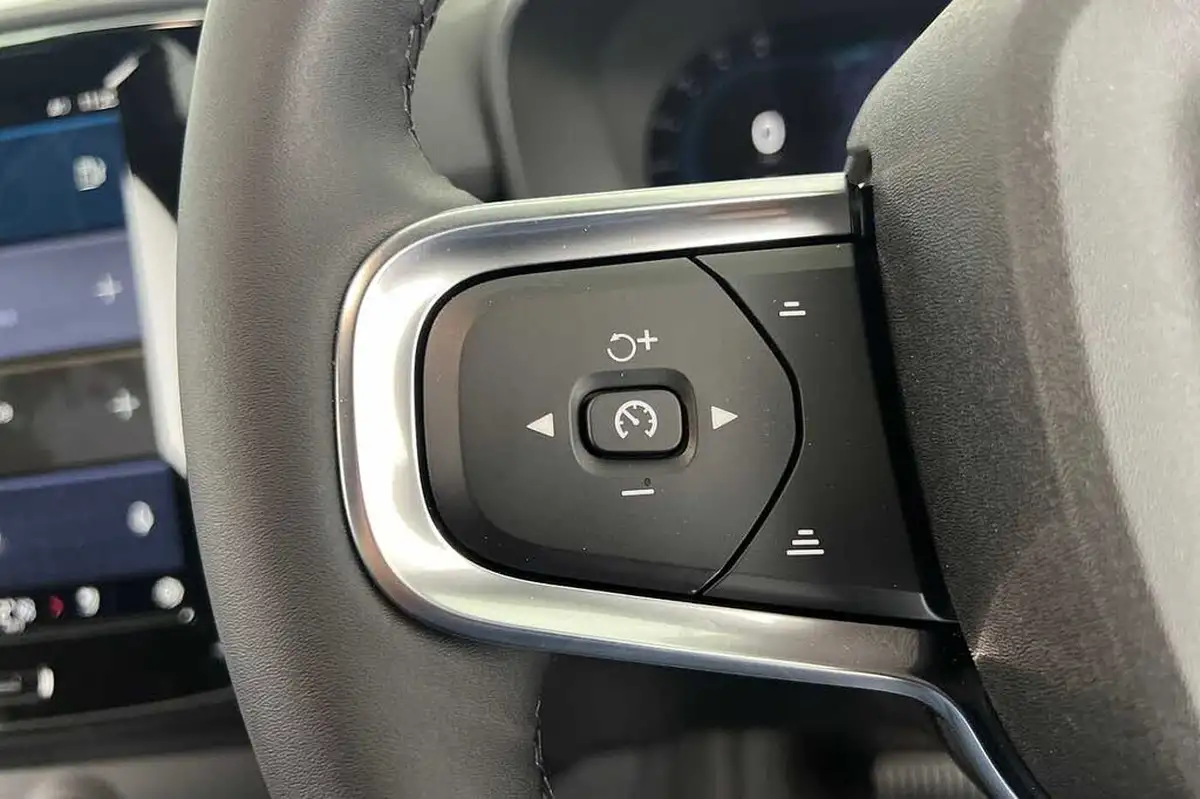 2024-volvo-xc40-big-10