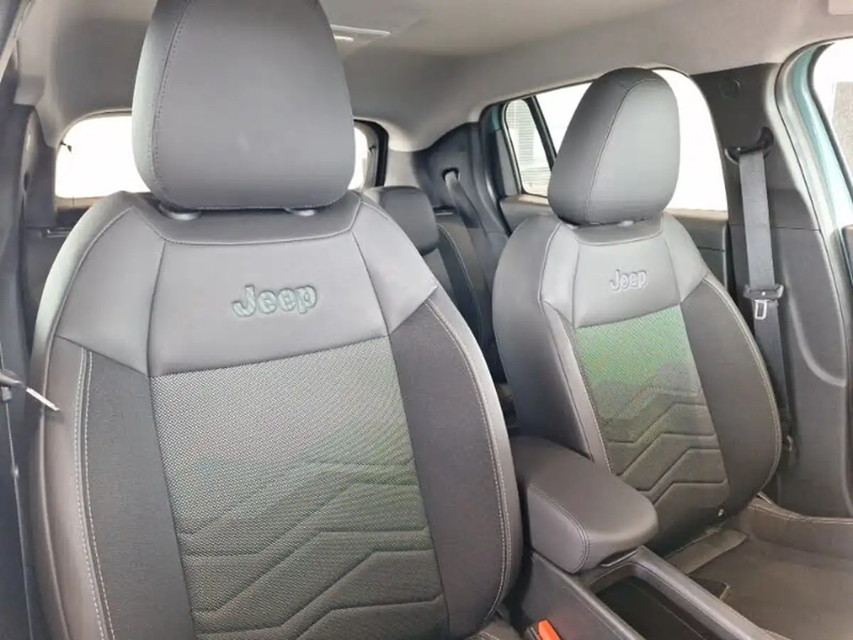 2024-jeep-avenger-e-summit-big-14