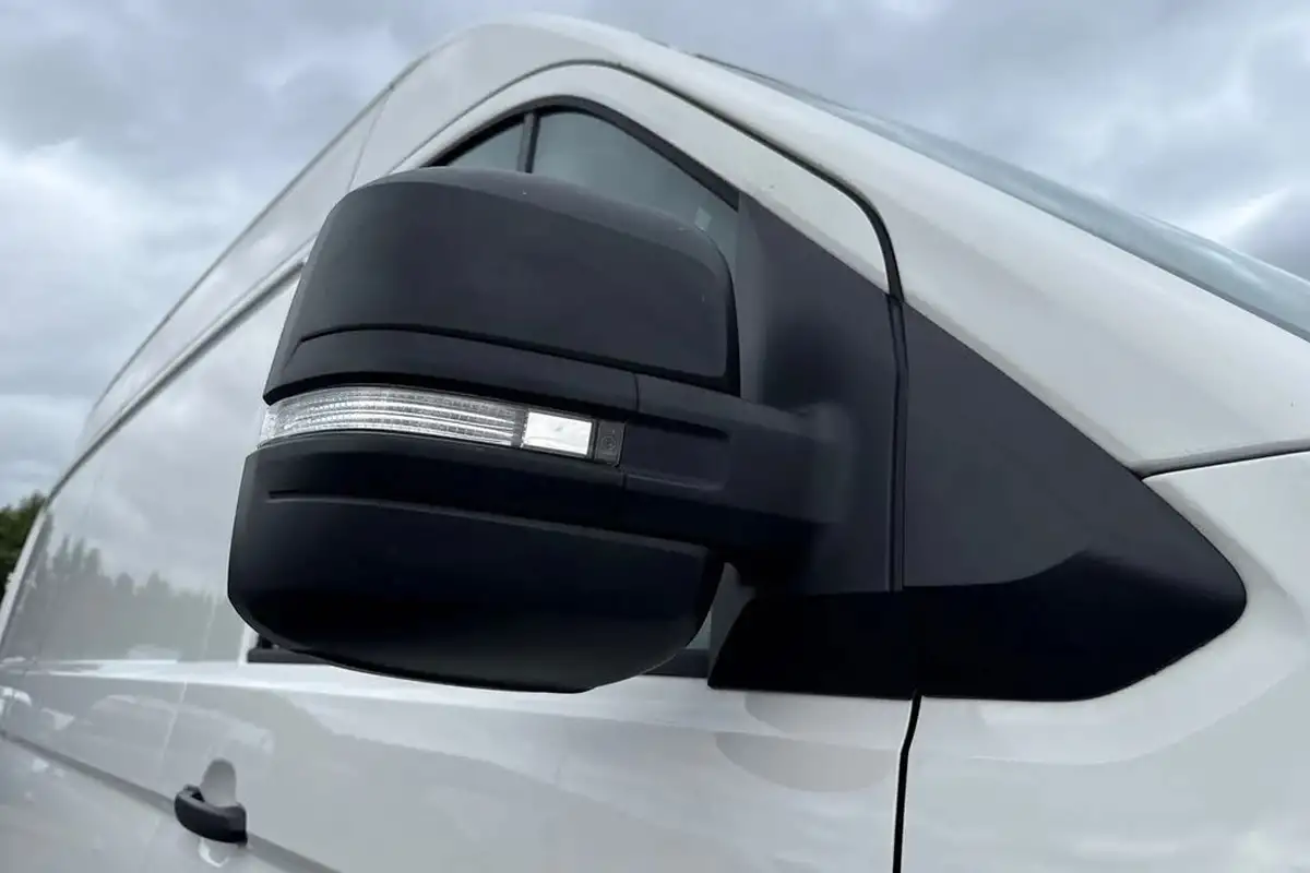 2024-volkswagen-crafter-20tdi-cr35-mwb-commerce-plus-140pseu6d-big-24