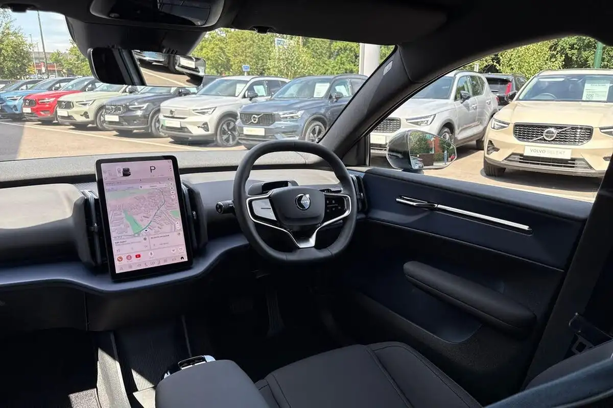 2025-volvo-ex30-e-twin-plus-big-31