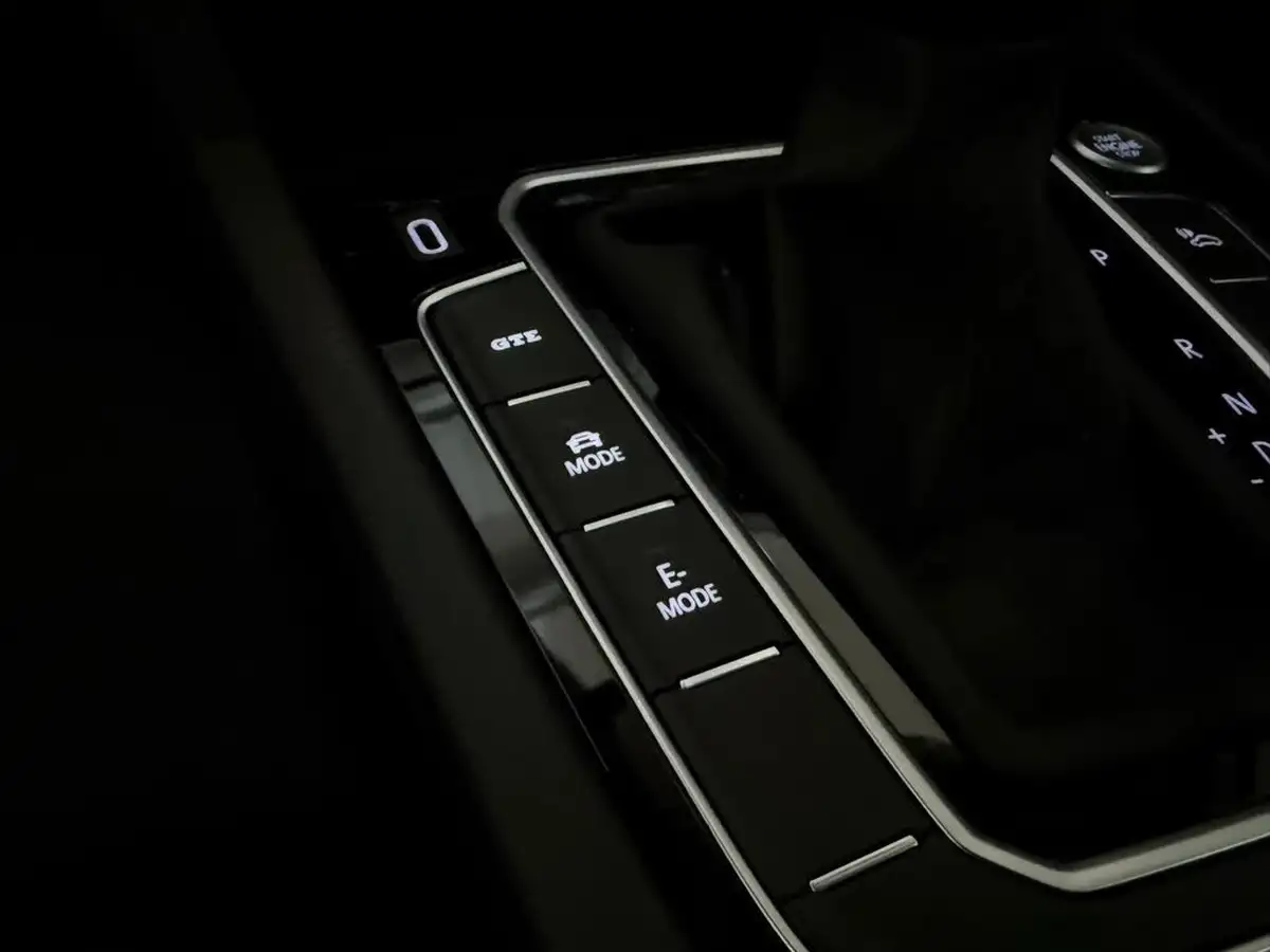 2021-volkswagen-passat-14-tsi-gte-saloon-4d-big-19