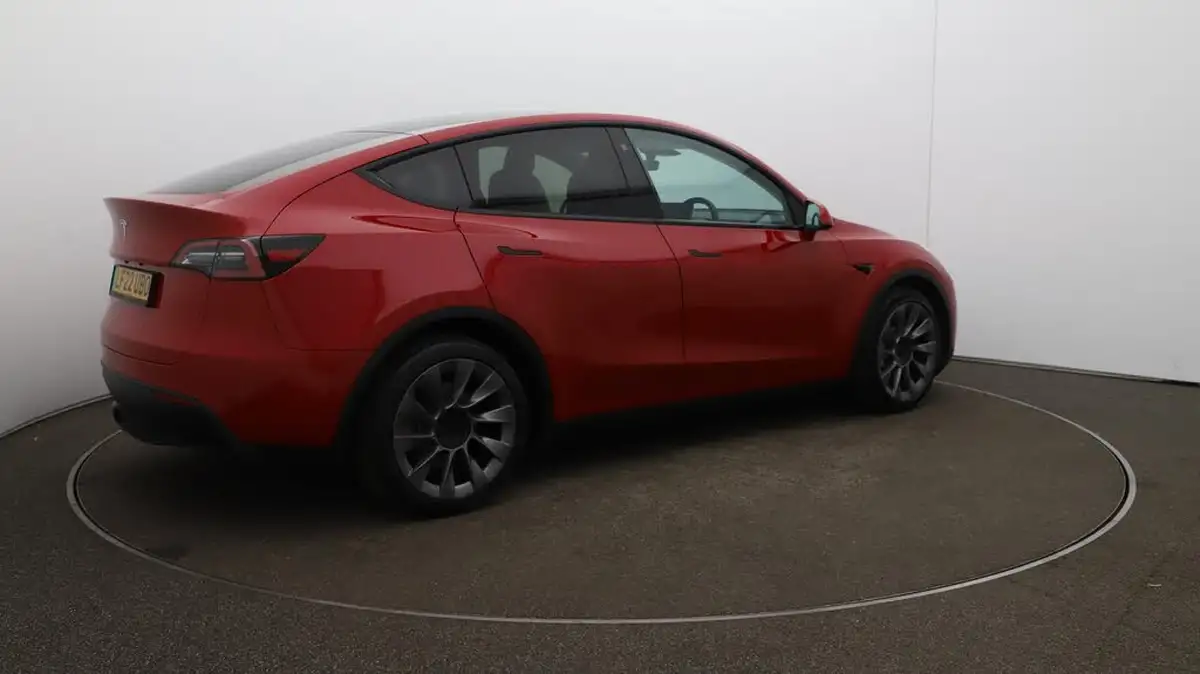 2022-tesla-model-y-e-long-range-big-46