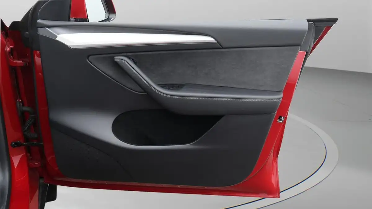 2022-tesla-model-y-e-long-range-big-22