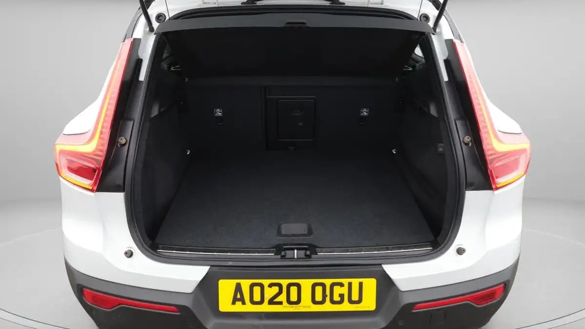 2020-volvo-xc40-20-t4-r-design-awd-big-17