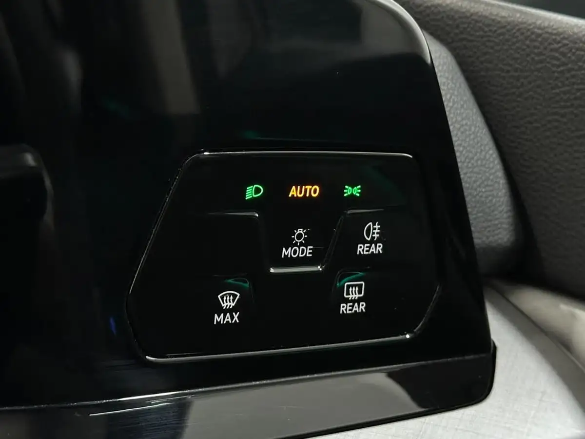 2023-volkswagen-golf-15-tsi-life-150ps-hatchback-big-17
