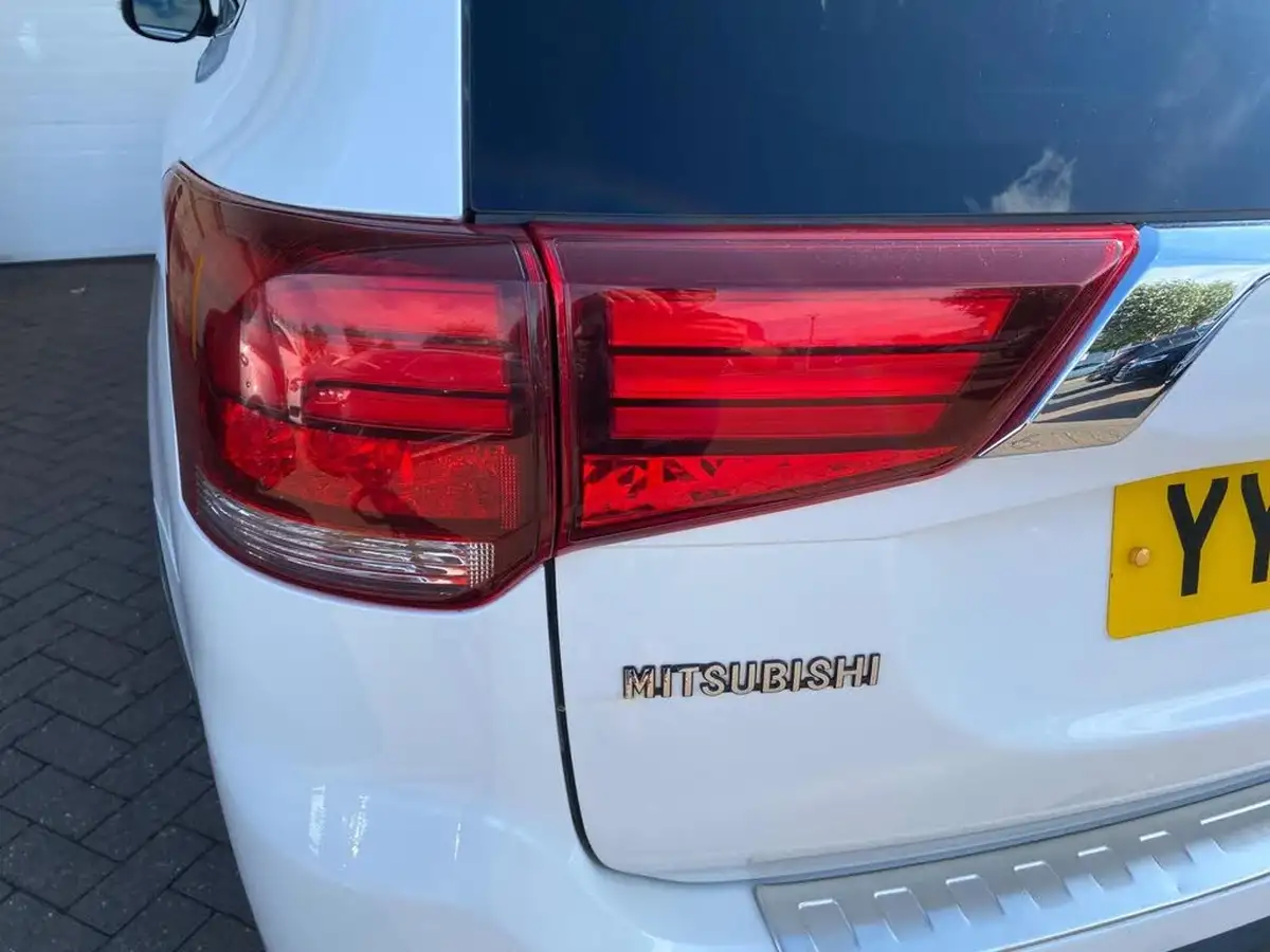 2016-mitsubishi-outlander-22di-d-4-big-26