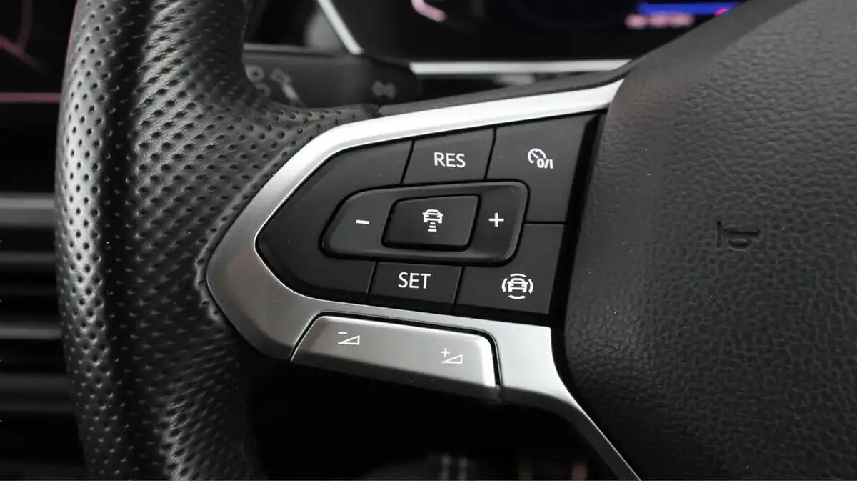 2019-volkswagen-t-cross-10-tsi-r-line-big-21