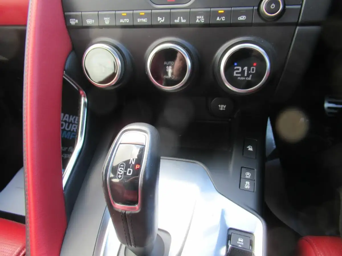 2019-jaguar-e-pace-20-i4-r-dynamic-se-249ps-big-18