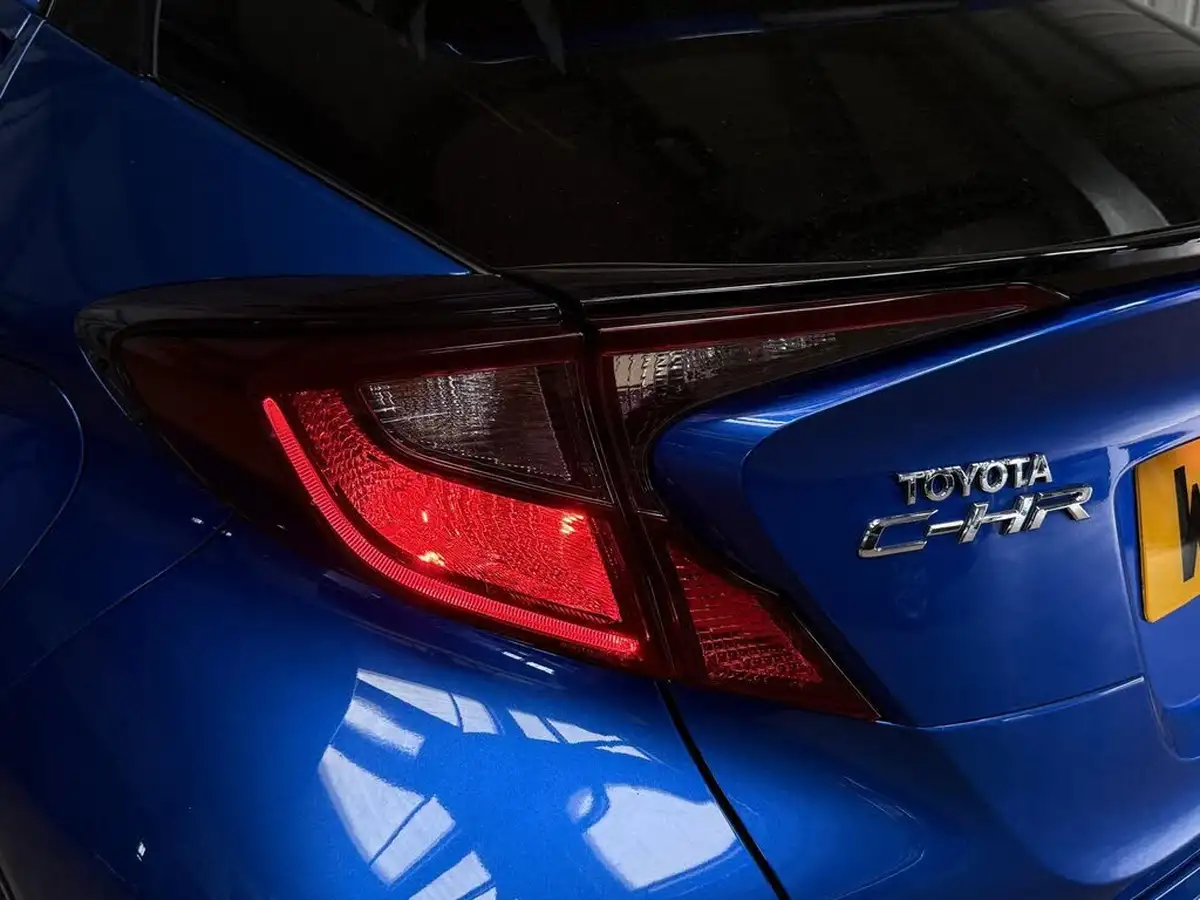 2022-toyota-c-hr-18-vvt-i-design-big-32