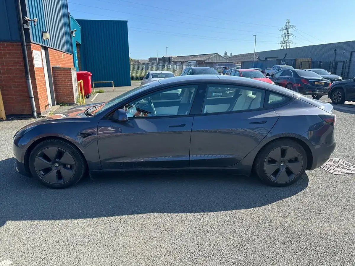 2020-tesla-model-3-e-long-range-big-5
