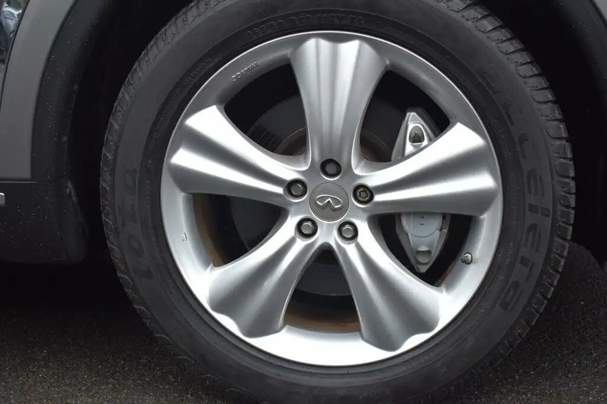2010-infiniti-fx-50-s-le-big-17