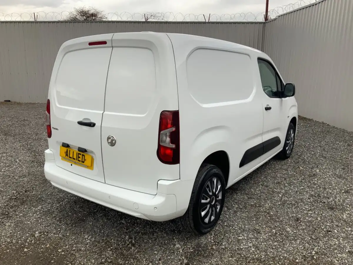 2020-vauxhall-combo-15cdti-sportive-2300-100pseu6dt-l1h1-panel-big-9