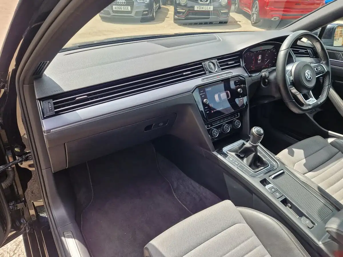 2018-volkswagen-passat-14-tsi-r-line-150ps-saloon-4d-big-20
