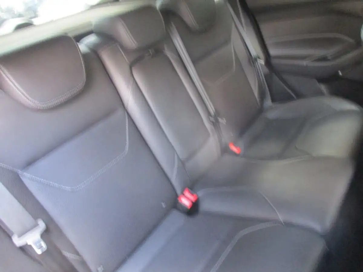 2015-ford-focus-15-titanium-hatchback-big-34