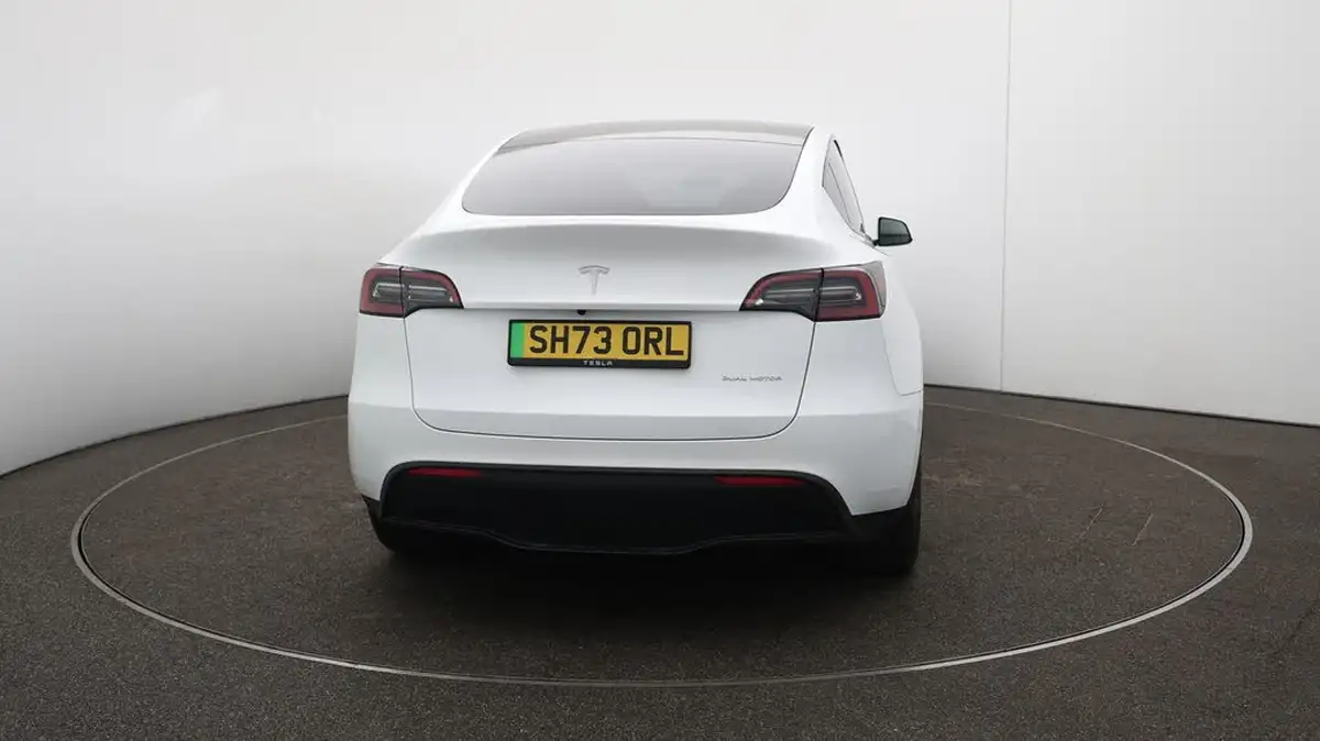 2023-tesla-model-y-e-long-range-big-54