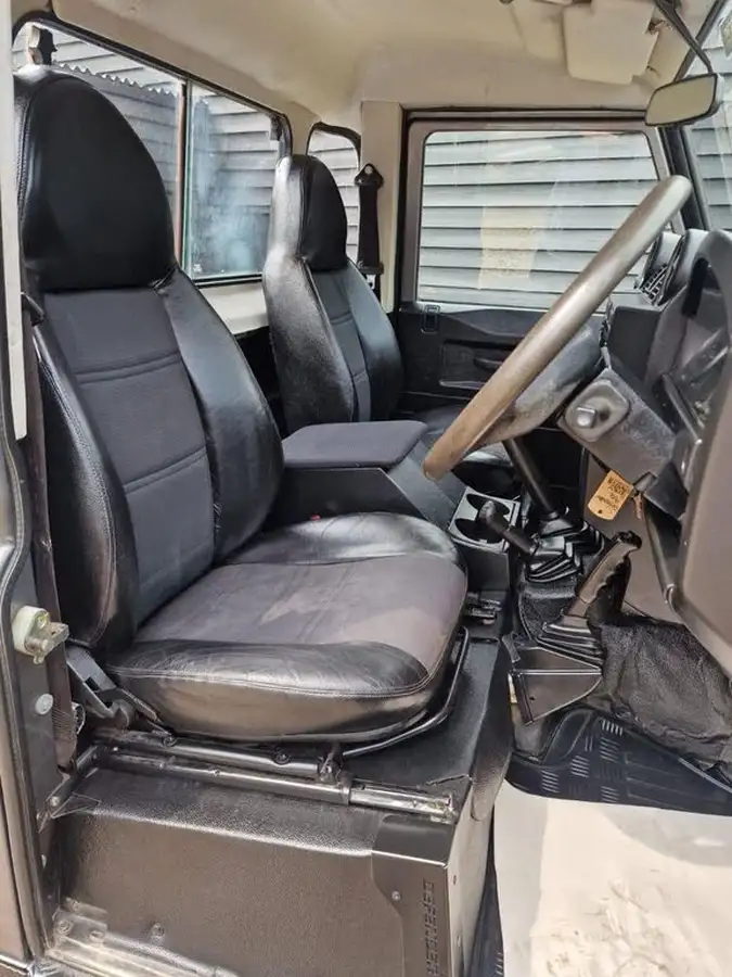 2009-land-rover-90-defender-24td-county-pick-up-big-9