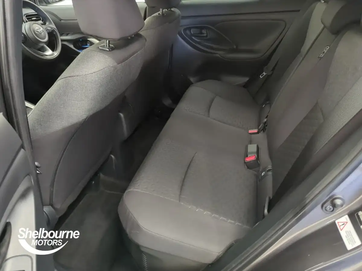 2023-toyota-yaris-cross-15-vvt-i-design-big-7